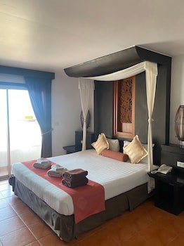 Al's Resort