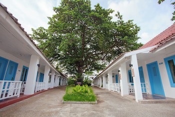 Al's Resort
