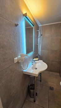 Atlantis City Hotel