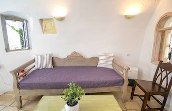 Alexander's Suites