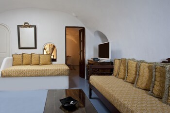 Alexander's Suites