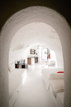 Alexander's Suites