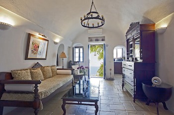 Alexander's Suites