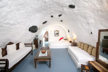 Alexander's Suites