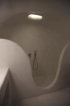 Alexander's Suites