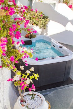 Alexander's Suites