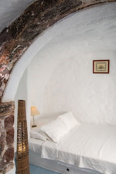 Alexander's Suites