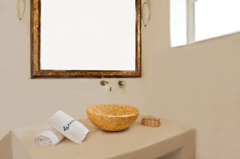 Alexander's Suites