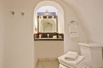 Alexander's Suites