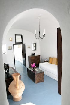 Alexander's Suites