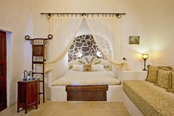 Alexander's Suites