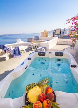 Alexander's Suites