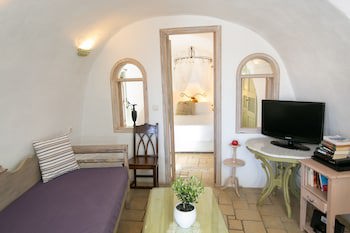 Alexander's Suites