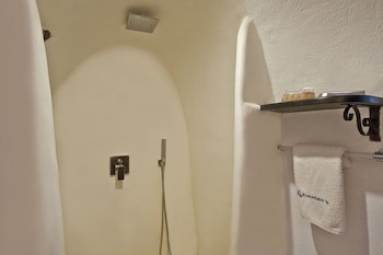 Alexander's Suites