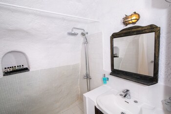 Alexander's Suites