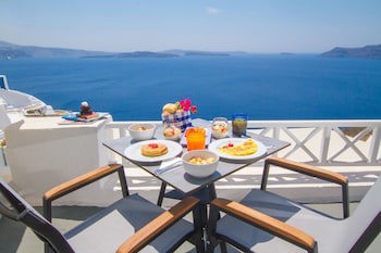 Alexander's Suites