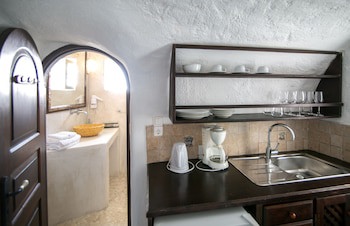 Alexander's Suites