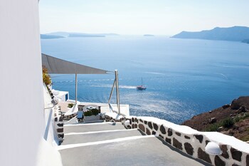 Alexander's Suites