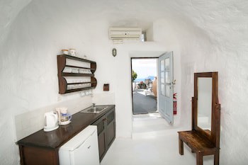 Alexander's Suites