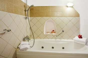 Alexander's Suites