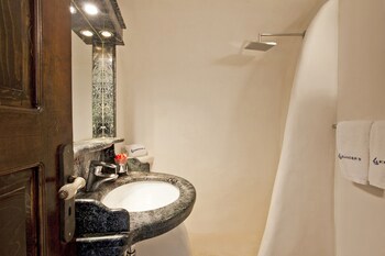 Alexander's Suites