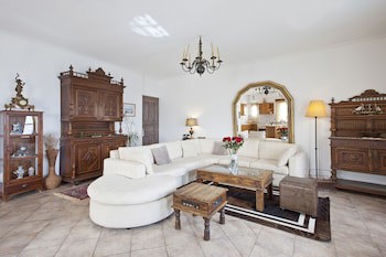 Alexander's Suites