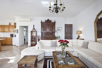 Alexander's Suites
