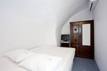 Alexander's Suites