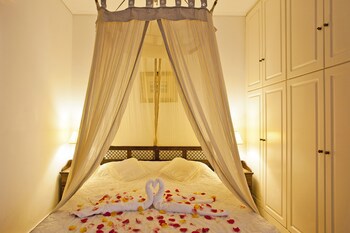 Alexander's Suites
