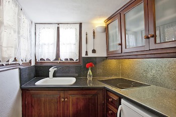Alexander's Suites