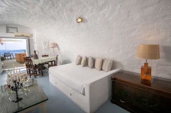 Alexander's Suites