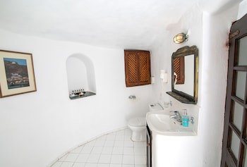 Alexander's Suites
