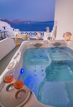 Alexander's Suites