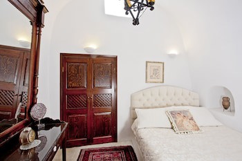 Alexander's Suites
