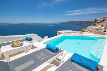 Alexander's Suites