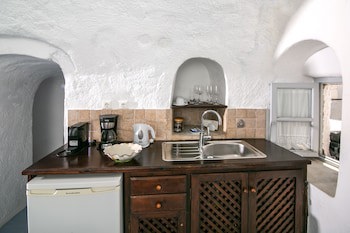 Alexander's Suites