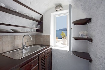 Alexander's Suites