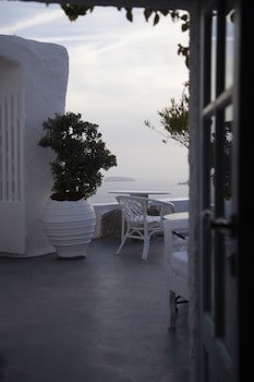 Alexander's Suites