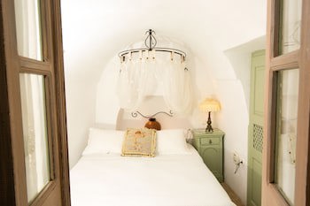 Alexander's Suites