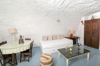 Alexander's Suites