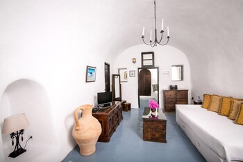 Alexander's Suites