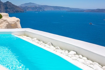 Alexander's Suites