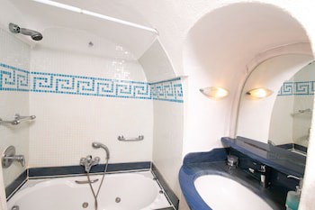 Alexander's Suites