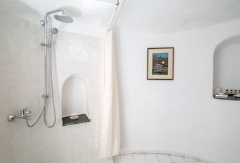 Alexander's Suites