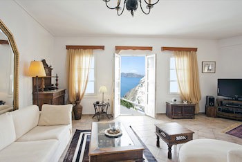 Alexander's Suites