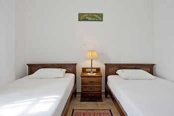 Alexander's Suites