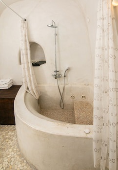 Alexander's Suites
