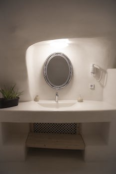 Alexander's Suites