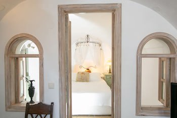 Alexander's Suites