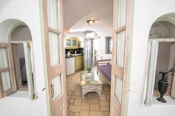 Alexander's Suites